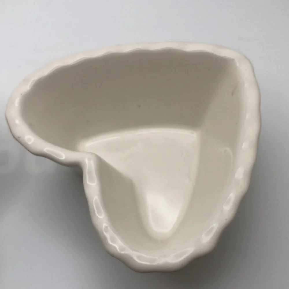 Crate & Barrel 2 White Ceramic Heart-Shaped Baking Dishes. VTG Romantic EC